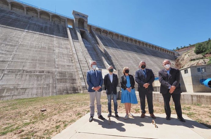 Hugo Morán, secretario de Estado de Medio Ambiente, junto a la presidenta de la CHD, Cristina Danés, y el delegado del Gobierno en Castilla yLeón, Javier Izquierdo.