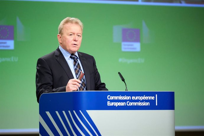 Archivo - HANDOUT - 25 March 2021, Belgium, Brussels: European Commissioner for Agriculture Janusz Wojciechowski holds a press conference at the European Commission headquarters in Brussels Photo: Claudio Centonze/European Commission/dpa - ATTENTION: ed