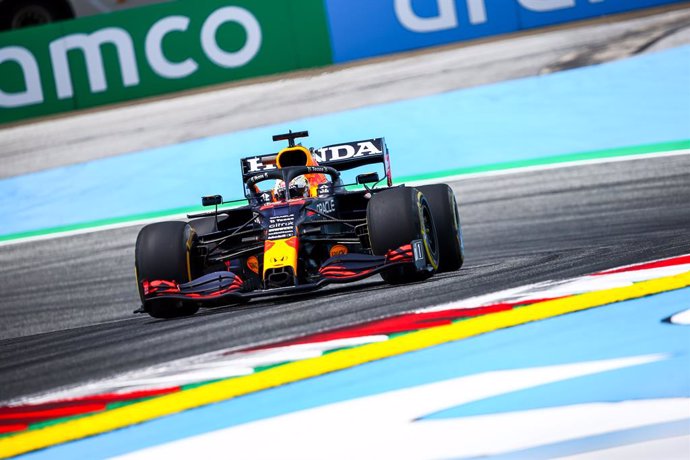 VERSTAPPEN Max (ned), Red Bull Racing Honda RB16B, action during the Formula 1 Grosser Preis Der Steiermark 2021, 2021 Styrian Grand Prix, 8th round of the 2021 FIA Formula One World Championship from June 25 to 27, 2021 on the Red Bull Ring, in Spielbe