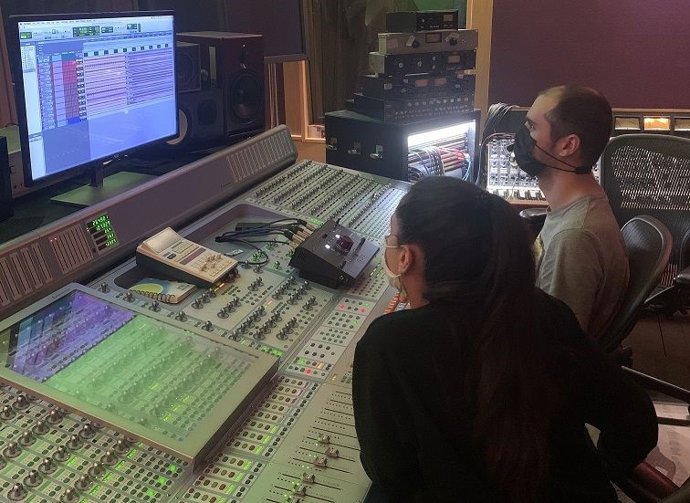 Almudena Almazor en el estudio