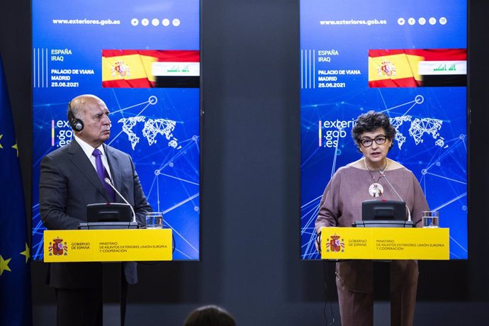 La Ministra de Exteriores, Arancha González Laya, interviene en una rueda de prensa con su homólogo iraquí, Fuad Hussein, a 25 de junio de 2021, en el Palacio de Viana, Madrid, (España).