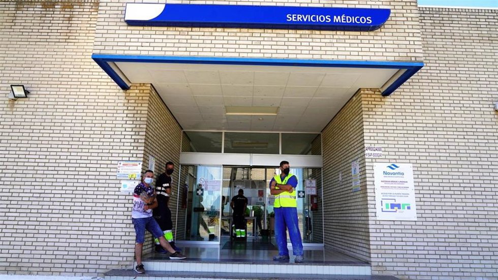 Trabajadores en Navantia a la espera para vacunarse