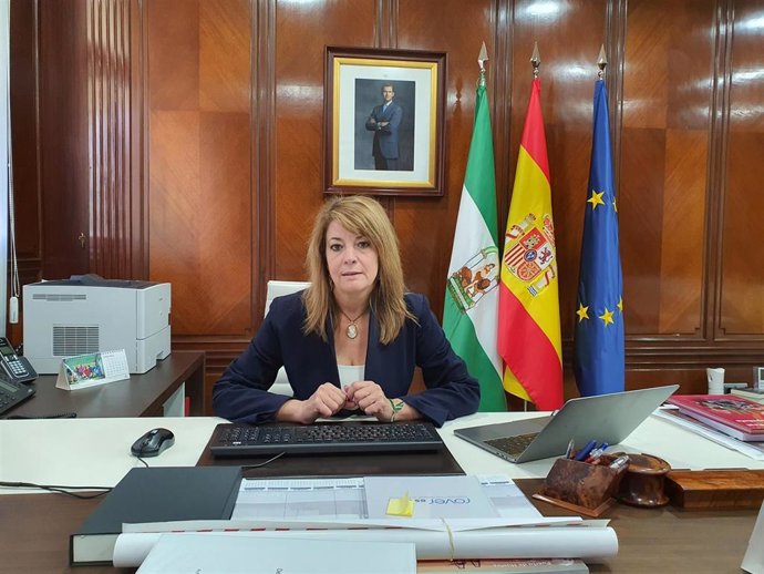 Archivo - La presidenta de la Autoridad Portuaria de Huelva, Pilar Miranda.