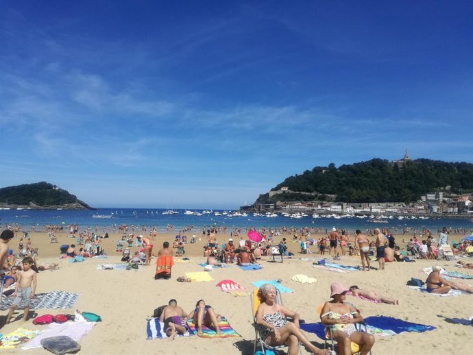 Archivo - Playa de la Concha de San Sebastián