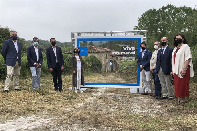 La conselleira durante su visita a Sober