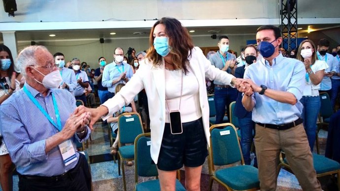 Loles López junto a Gabriel Amat y Javier Aureliano García en el Congreso Provincial del PP de Almería