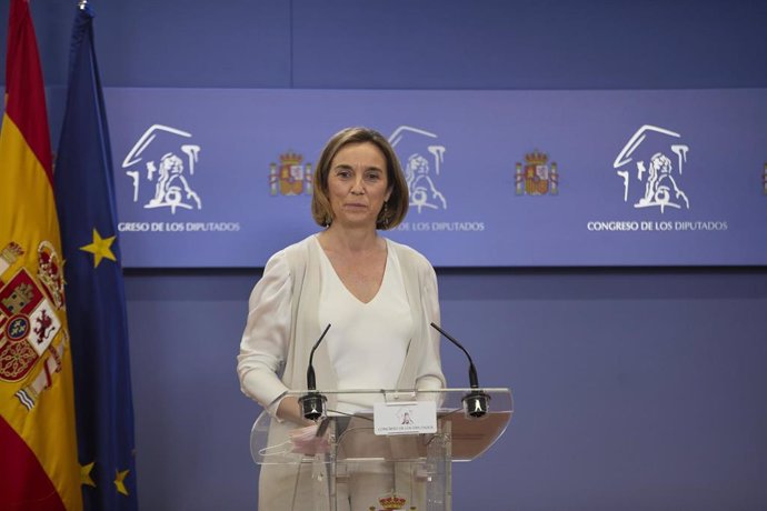 La portavoz del Grupo Parlamentario Popular en el Congreso, Cuca Gamarra, interviene en una rueda de prensa.