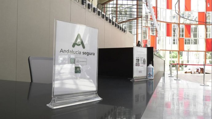Archivo - Imagen de un establecimiento con el distintitivo 'Andalucía Segura'.