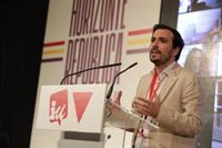 Garzón alerta de que derechos sociales y LGTBi están "amenazados" por la deriva reaccionaria de PP y Vox en varias CCAA