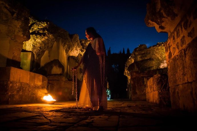 Archivo - El espectáculo de visitar Itálica de noche