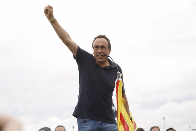 L'exconseller de la Generalitat, Josep Rull, a la seva sortida de la presó de Lledoners després de rebre l'indult