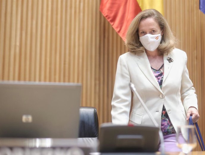 La vicepresidenta segunda del Gobierno y ministra de Asuntos Económicos y Transformación Digital, Nadia Calviño, a su llegada a la Comisión Mixta para la Unión Europea en el Congreso, a 22 de junio de 2021, en Madrid, (España).