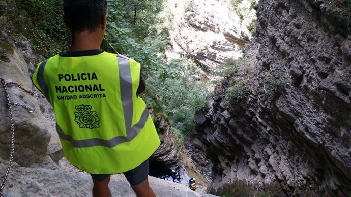 La Unidad de Policía Adscrita inicia las inspecciones en torno al turismo de aventura en Huesca.