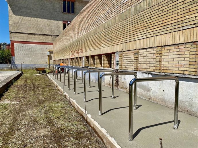 Nuevo aparcabicis del IES La Albericia.
