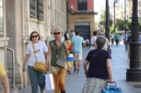 Andalucía suma 1.329 casos y tres muertes y mantiene su tasa Covid en 165,2 tras cinco días a la baja