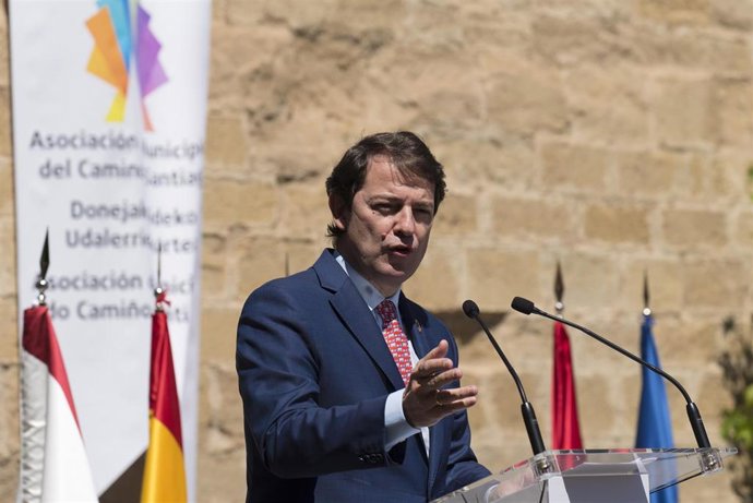 El presidente de la Junta de Castilla y León, Alfonso Fernández Mañueco, este sábado en Logroño.