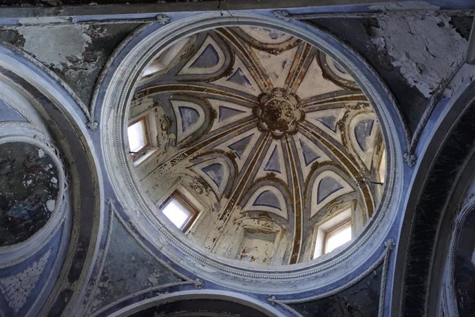 La actuación ha permitido recuperar la ornamentación de la cúpula de la ermita