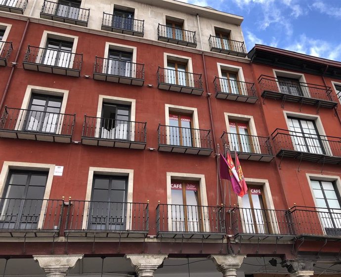 Fachada del Teatro Zorrilla de Valladolid, donde antiguamente se ubicaba el convento de San Francisco en el que murió la reina María de Molina en 1 de julio de 1321.