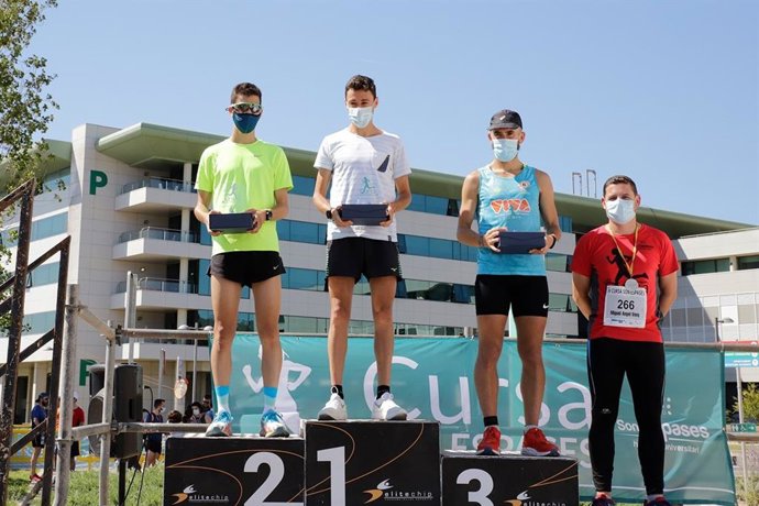 Tres primeros clasificados de la prueba de ocho kilómetros de la Cuarta Carrera Son Espases.