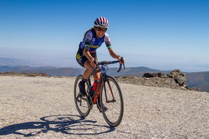 Francisco Pozo y Elena Pérez se imponen en la 27 cicloturista al Veleta