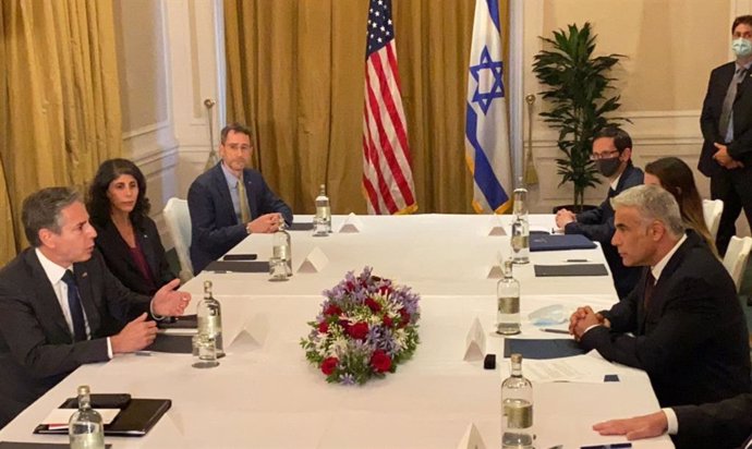Reunión entre el ministro de Asuntos Exteriores de Israel, Yair Lapid, y el secretario de Estado norteamericano, Antony Blinken