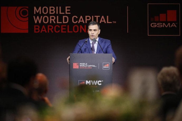 El presidente del Gobierno, Pedro Sánchez, durante la cena inaugural del Mobile World Congress, a 27 de junio de 2021, en Barcelona (España). La XIV edición del MWC 2021 se ha aplazado este año al mes de junio por la pandemia y volverá a mostrar las últ