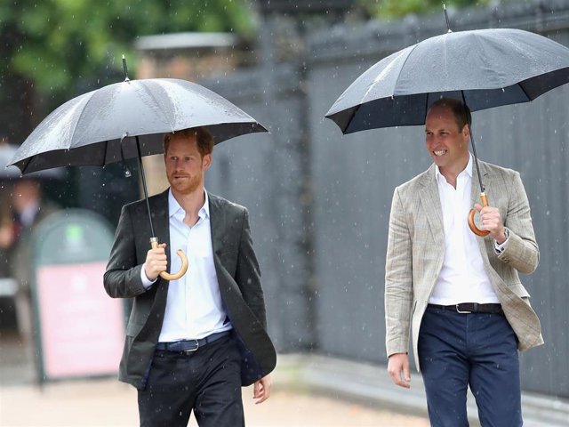 Archivo - Los Príncipes William y Harry, en una imagen de archivo