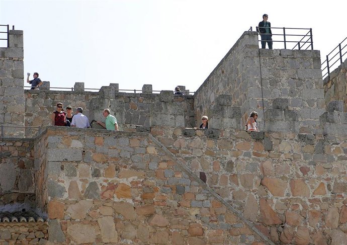 Coronavirus.- El Ayuntamiento de Ávila cierra más espacios, entre ellos la muralla