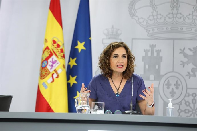 La ministra portavoz y de Hacienda, María Jesús Montero, comparece en rueda de prensa posterior al Consejo de Ministros extraordinario en Moncloa, a 24 de junio de 2021, en Madrid (España). El Consejo de Ministros extraordinario de este jueves ha aproba