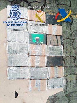 Paquetes con cocaína incautados durante esta operación