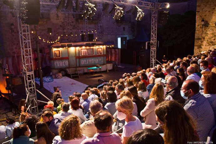 Público en la representación de Anfitrión que cerró el 32 Festival de Teatro Clásico de Cáceres