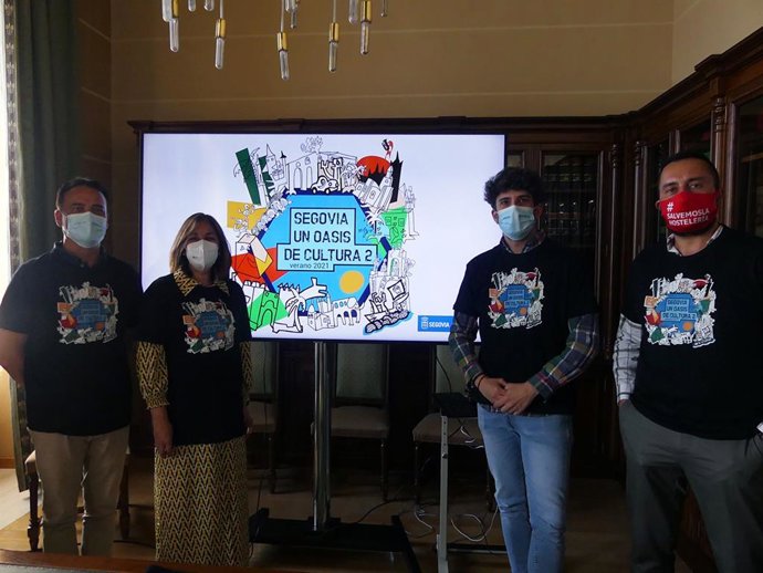 El gestor de comunicación de Coca-Cola, Marco Antonio Figueroa; la gerente de FES, Beatriz Escudero; el concejal de Cultura, Alberto Espinar y el presidente de Hotuse-AIHS, Jesús Castellanos.