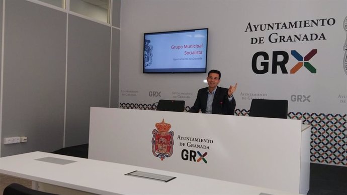 El portavoz del PSOE en el Ayuntamiento de Granada, Francisco Cuenca