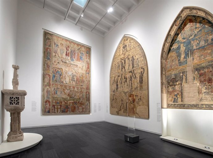 Sala de pintura mural gótica del Museo de Navarra