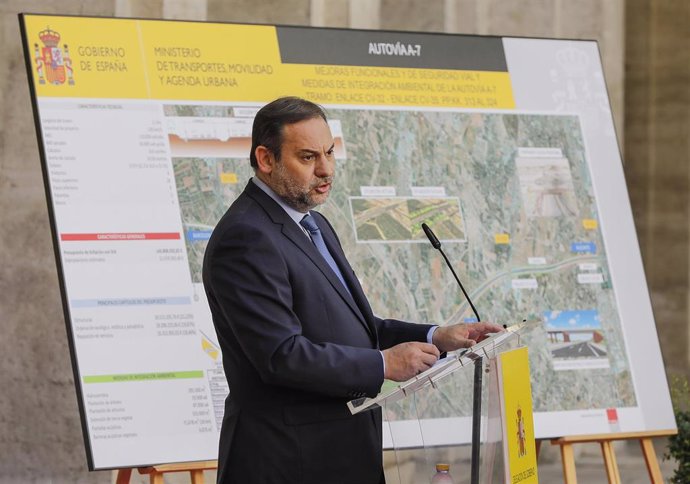 El ministro de Transportes, José Luis Ábalos, presenta un proyecto de infraestructuras en Valncia