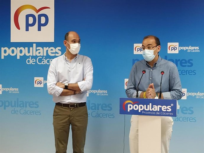 El portavoz del PP en el Ayuntamiento de Cáceres, Rafael Mateos, hace balance de los dos años de Gobierno del PSOE