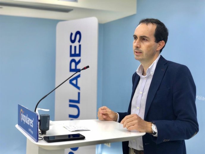 El portavoz de Educación del PP en el Parlamento andaluz y diputado autonómico por Málaga, Miguel Ángel Ruiz, en rueda de prensa