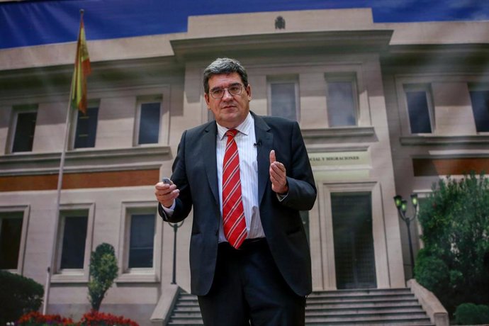 El ministro de Inclusión, Seguridad Social y Migraciones, José Luis Escrivá, durante una rueda de prensa en la sede ministerial, a 18 de junio de 2021, en Madrid (España). Durante su intervención, Escrivá ha presentado un avance de los datos de afiliaci