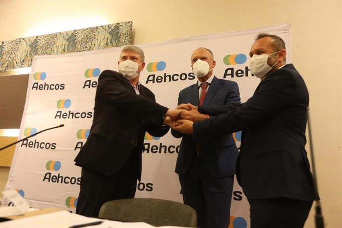 Aehcos, Tour10 y Aedav lanzan un programa de estancias que beneficia a empleados del sector