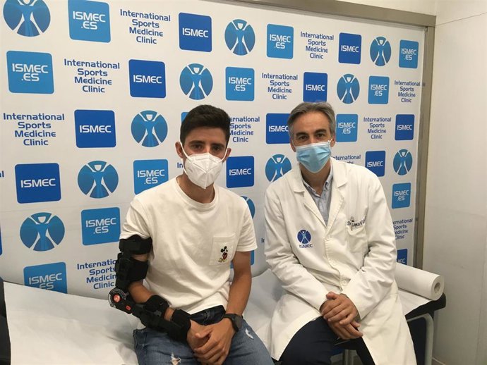El ciclista Juanpe López  llegó a la clínica con una fractura de Olecranon que le impedía competir.