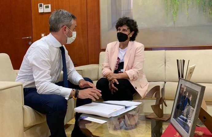 Reunión entre Juan Bravo y Carmen Navarro