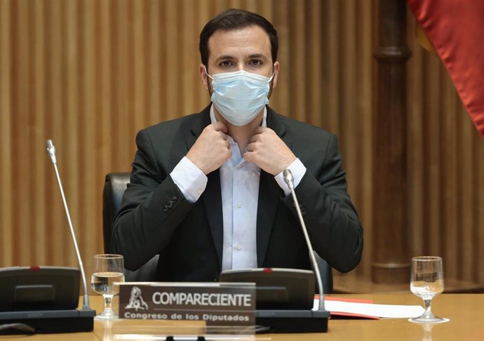 El ministro de Consumo, Alberto Garzón, a su llegada a una Comisión de Sanidad y Consumo en el Congreso, a 16 de junio de 2021, en la Sala Ernest Lluch del Congreso de los Diputados, Madrid, (España). Durante su intervención ha informado sobre las actua