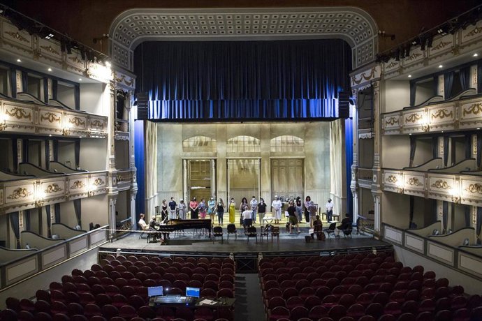Ensayo del montaje de La casa de Bernarda Alba en el Teatro Cervantes que cierra la XXXII Temporada Lírica