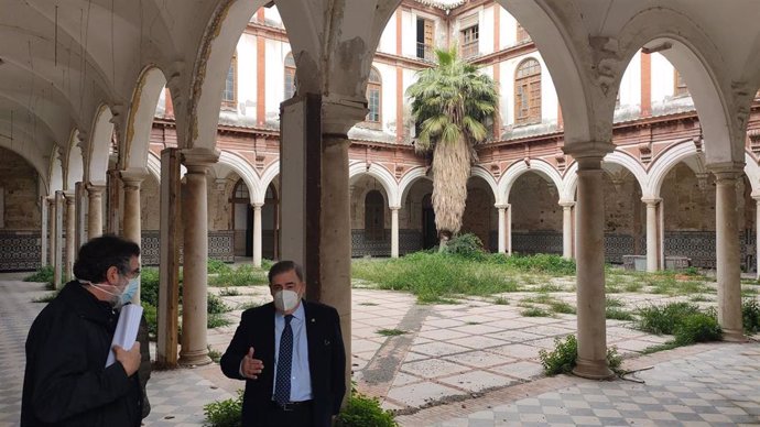 El subdelegado del Gobierno en Málaga en el antiguo convento de San Agustín