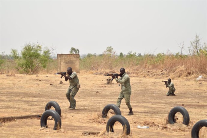 Archivo - Soldados malienses reciben entrenamiento de la misión europea EUTM Malí