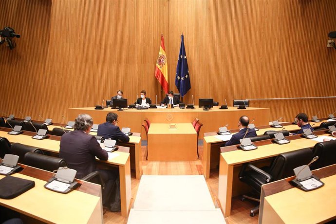 Archivo - Asistentes a una reunión de la comisión de seguimiento del Pacto Antitransfuguismo, en el Congreso de los Diputados, en Madrid (España), a 25 de marzo de 2021. La comisión se reúne tras las denuncias de Ciudadanos por las polémicas suscitadas 