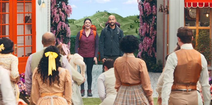 Cecily Strong y Keegan-Michael Key viven una parodia musical en el tráiler de Schmigadoon de AppleTV+
