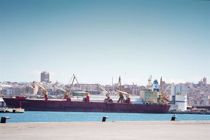 Un barco en el Port de Tarragona