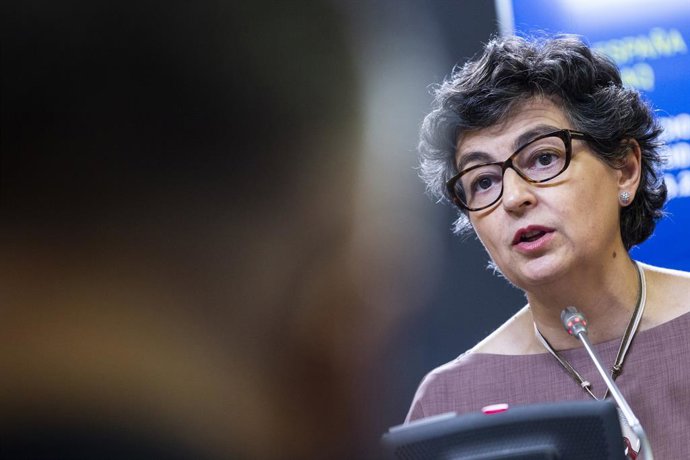 La Ministra de Exteriores, Arancha González Laya, interviene en una rueda de prensa con su homólogo iraquí, a 25 de junio de 2021, en el Palacio de Viana, Madrid, (España).