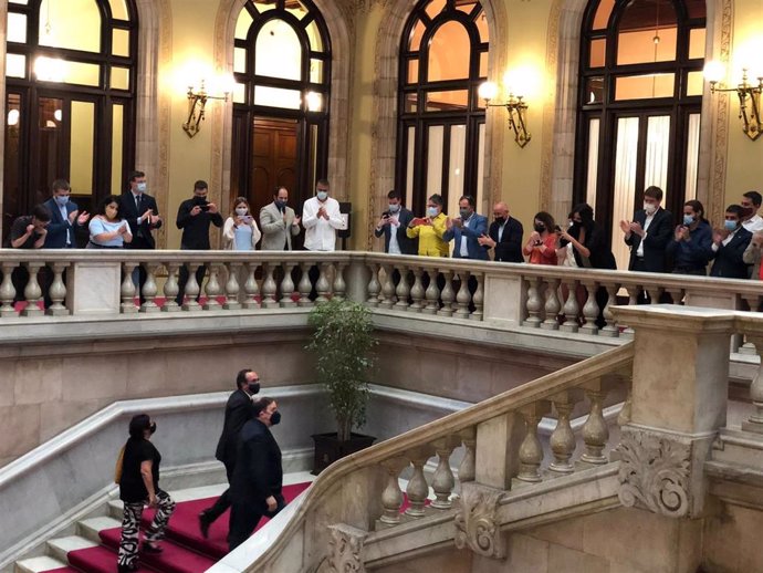 El líder de ERC, Oriol Junqueras, y los exconsellers de la Generalitat Josep Rull y Dolors Bassa a su llegada al Parlament tras ser indultados por el 1-O a 28 de junio de 2021, en Barcelona.